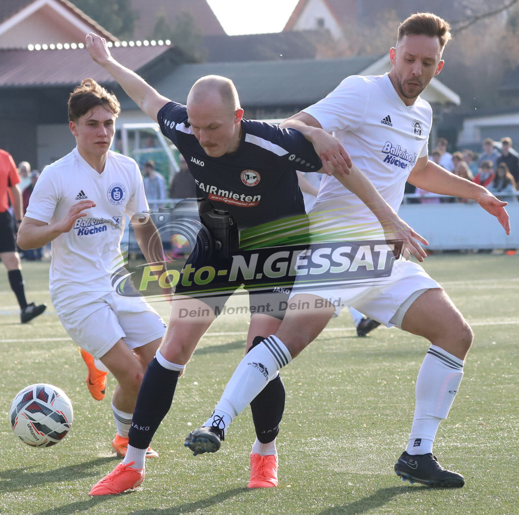 TuS Bruchmühlen - VfL Holsen | Auf dem Bild zu sehen: weiß TuS Bruchmühlen v.l.: Luis Manthey, Kevin Joerend ; schwarz VfL Holsen: Luca Jan FiluschTuS Bruchmühlen, VfL Holsen, Saison 25/26, Kreisliga A, Deutschland - Realisiert mit Pictrs.com