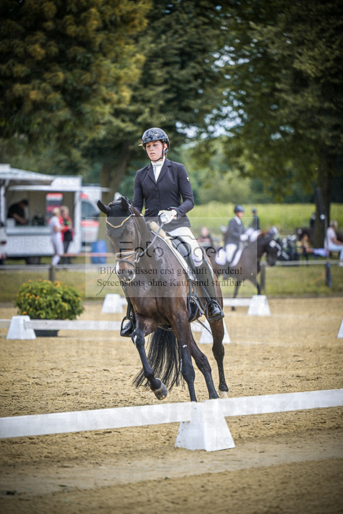 DOS_1611 | Entdecke hochwertige Reitturnierfotos von Foto Oger. Professionell, emotional und authentisch – jetzt Lieblingsmomente im Shop bestellen.Deutschlandweite Turnierfotografie. - Realisiert mit Pictrs.com