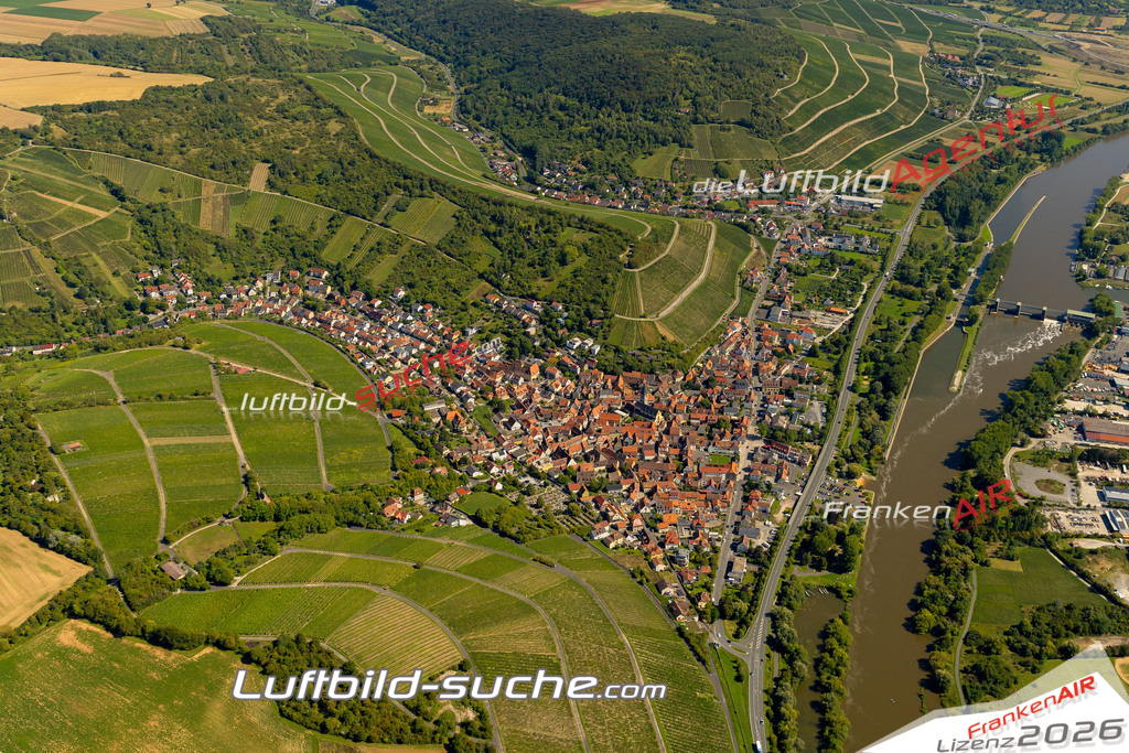 Das Luftbild zeigt :  Randersacker - Die Luftaufnahme wurde 2023 vom UL-Flugzeug aus erstellt ( keine Drohne ) - Hochauflösende Luftaufnahme - Für grossformatige Ausdrucke geeignet. Die Geschenkidee !Mit Lizenz und Bildrechte bestellbar
