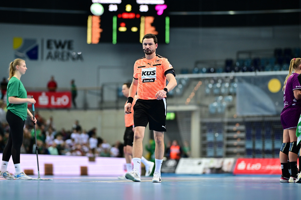 Handball I Frauen I Saison 2024-2025 I 1. HBF I 12. Spieltag I VfL Oldenburg - TuS Metzingen | Der Sportfotograf. - Realisiert mit Pictrs.com