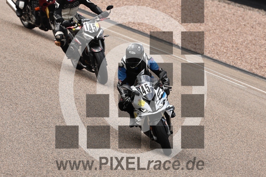 0045-20260629_11977 | Schöne Erinnerungen an spannende Momente - das festzuhalten ist unser Job. PIXELrace.de ist seit 2003 auf den Rennstrecken Europas unterwegs um die Action draußen beim Fahren und die wunderbare Stimmung imm Fahrerlager für euch einzufangen.
