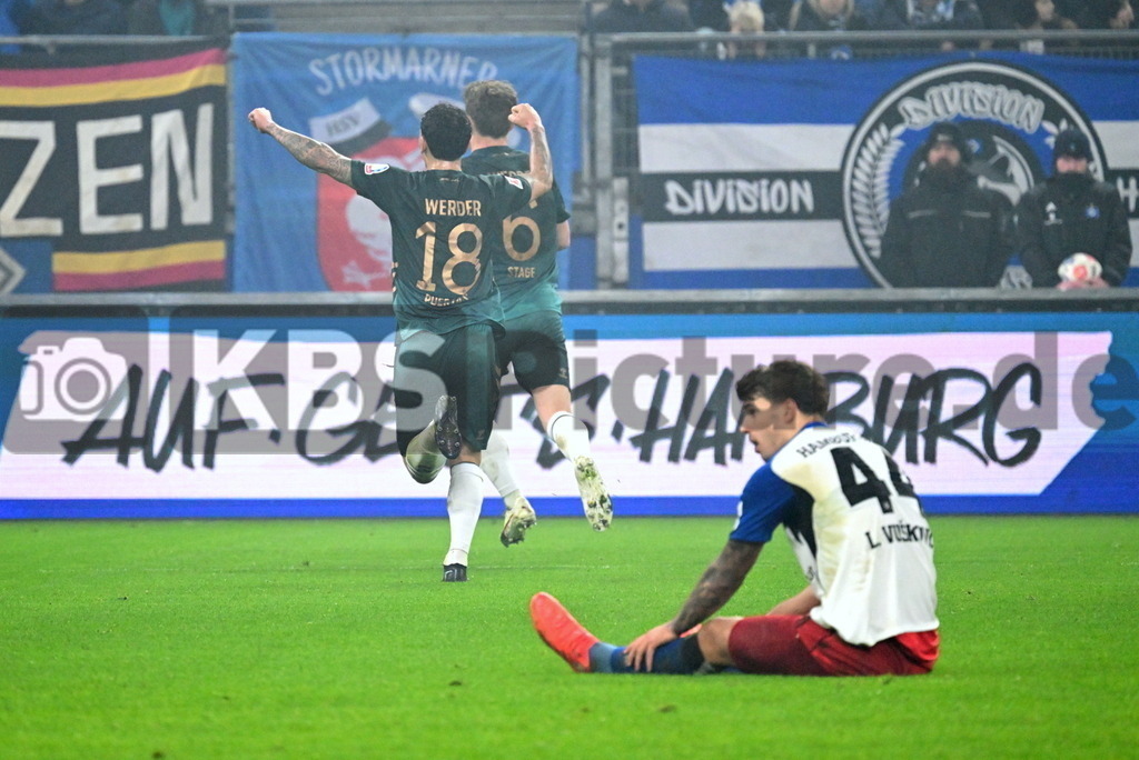 KBS Picture_HSV-WerderBremen_012 | Werder Bremen Torjubel zum 1:0 v.l. Puertas Cameron (Werder Bremen) , Torschuetze Stage Jens (Werder Bremen) und Vuskovic Luka (HSV) ,Sportplatz :  Volksparkstadion, - Realisiert mit Pictrs.com