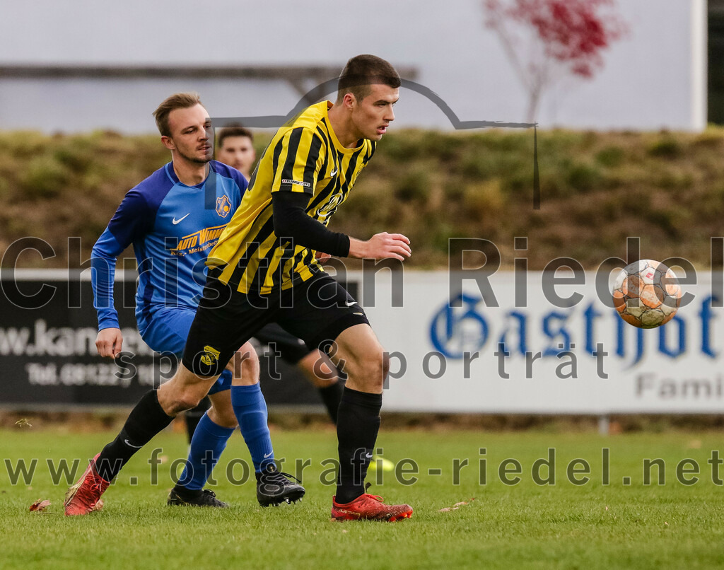 2023-11-11_031_FC_Moosinning_gegen_TSV_Peterskirchen | Moosinning, Deutschland, 11.11.2023:
Fußball, Bezirksliga Oberbayern Ost 2023 / 2024, 17. Spieltag, FC Moosinning gegen TSV Peterskirchen, Endergebnis: 5:0

Fabian Ulitzka (FC Moosinning, #23)

Foto: Christian Riedel / fotografie-riedel.net