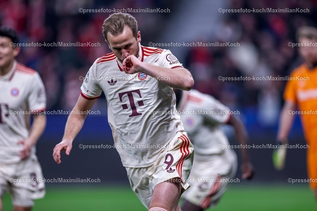UCL11032502399 | 11.03.2025, Fußball, UEFA Champions League, Bayer 04 Leverkusen - FC Bayern München, Achtelfinale Rückspiel, BayArena, Saison 2024 2025: Torjubel nach dem 1:0 durch Torschütze Harry Kane (FC Bayern #9)DFB regulations prohibit any use of photographs as image sequences and or quasi-video.