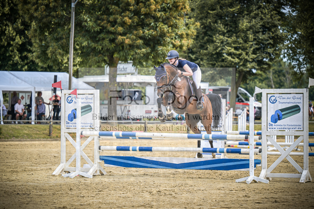 DOS_6860 | Entdecke hochwertige Reitturnierfotos von Foto Oger. Professionell, emotional und authentisch – jetzt Lieblingsmomente im Shop bestellen.Deutschlandweite Turnierfotografie. - Realisiert mit Pictrs.com