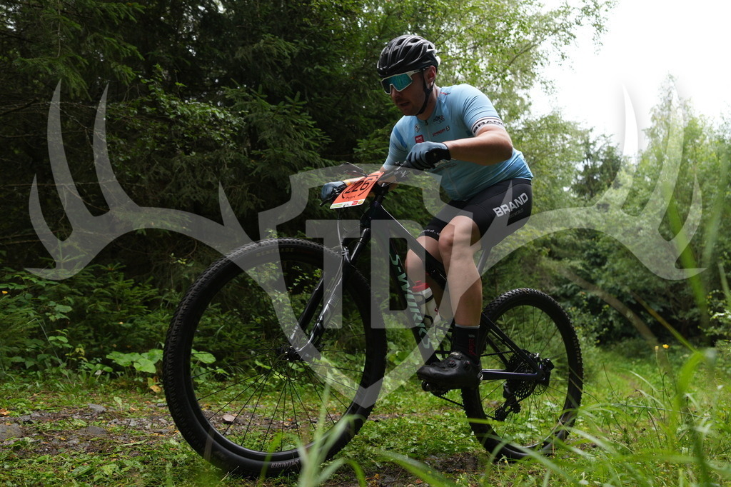 A6703472 | Fotogalerie der Treibjagd im Dunkelwald - Dein MTB Etappenrennen im Erzgebirge - Realisiert mit Pictrs.com