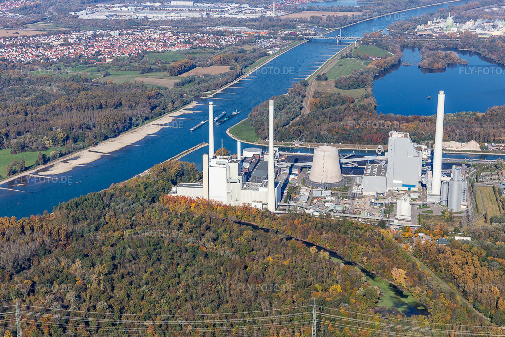 Luftbild: Kraftwerke der EnBW Energie Baden-Württemberg AG am Rhein im Ortsteil Daxlanden in Karlsruhe im Bundesland Baden-Württemberg in Deutschland. Foto: IMG_130016.jpg vom 24.10.2021 durch Werner Riehm/FLY-FOTO.deAuflösung des Originals: 5472 x 3648 px