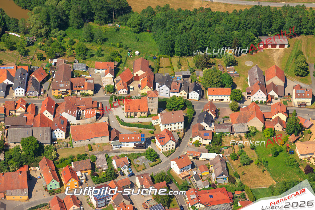 Die Luftaufnahme der Stadt Gerach wurde vom UL-Flugzeug heraus erstellt ( keine Drohne )- hohe Auflösung für beste Qualität