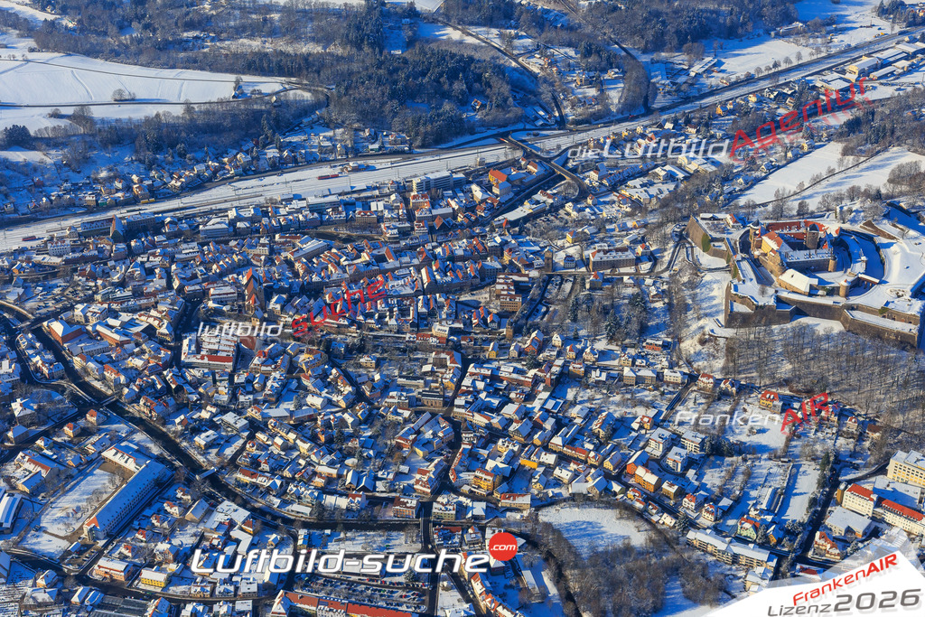 Die Luftaufnahme der Stadt Kronach wurde vom UL-Flugzeug heraus erstellt ( keine Drohne )- hohe Auflösung für beste Qualität