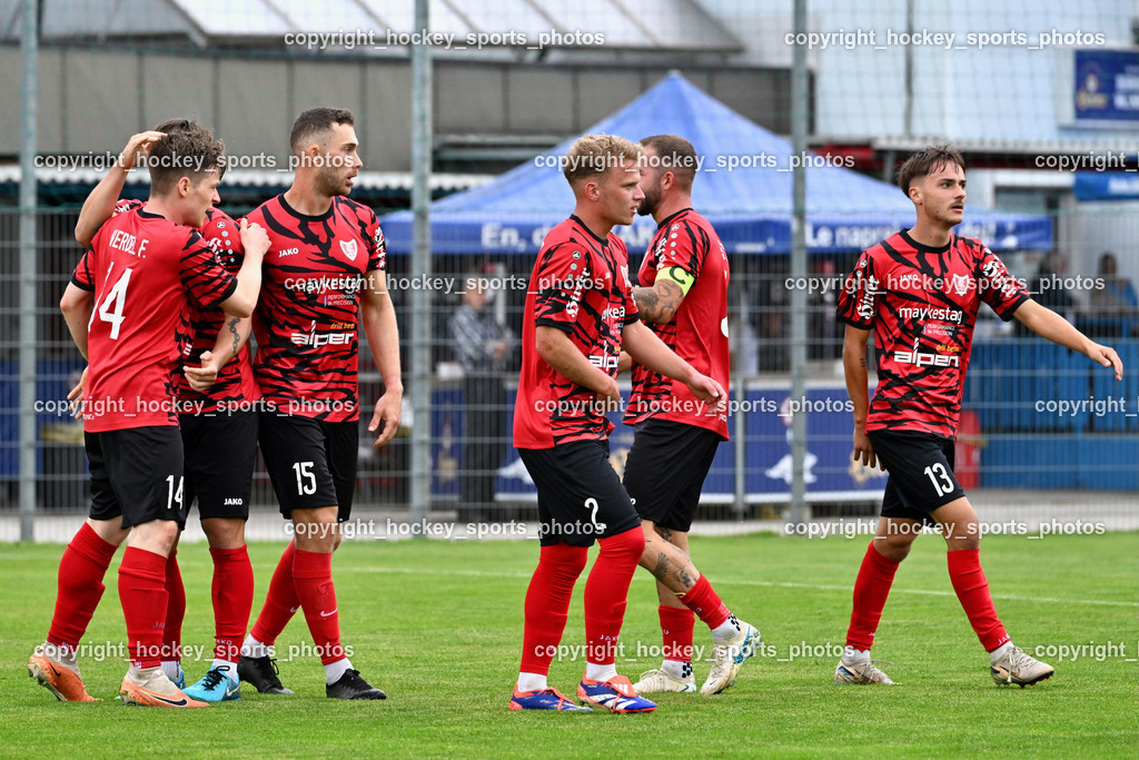 SAK vs. ATUS Ferlach | Jubel ATUS Ferlach Mannschaft, #14 Florian Verdel ATUS Ferlach, #2 Marjan Ogris-Martic ATUS Ferlach, #15 Martin Posratschnig ATUS Ferlach, #13 Felix Fürstaller ATUS Ferlach, #11 Val Zaletel Cernos ATUS Ferlach, SAK vs. ATUS Ferlach, SAK vs. ATUS Ferlach am 01.08.2025 in Klagenfurt (Sportpark Welzenegg), Austria, (Photo by Bernd Stefan)