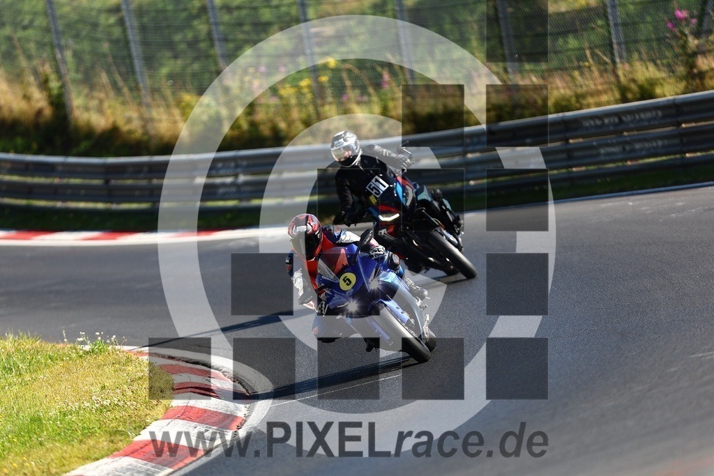 0051-20240729_00718 | Schöne Erinnerungen an spannende Momente - das festzuhalten ist unser Job. PIXELrace.de ist seit 2003 auf den Rennstrecken Europas unterwegs um die Action draußen beim Fahren und die wunderbare Stimmung imm Fahrerlager für euch einzufangen.