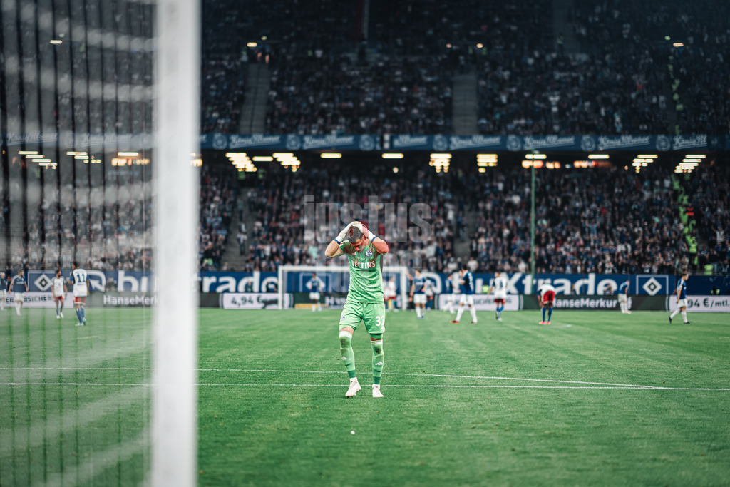Fußball | Männer | Saison 2023/2024 | 2. Fußball-Bundesliga | 1. Spieltag | Hamburger SV vs. FC Schalke 04 | 28.07.2023 | Ralf Fährmann (#1, FC Schalke 04) ärgert sich und ist enttäuscht