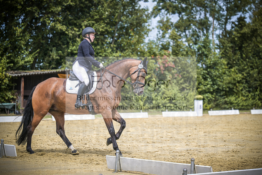 DOS_3907 | Entdecke hochwertige Reitturnierfotos von Foto Oger. Professionell, emotional und authentisch – jetzt Lieblingsmomente im Shop bestellen.Deutschlandweite Turnierfotografie. - Realisiert mit Pictrs.com