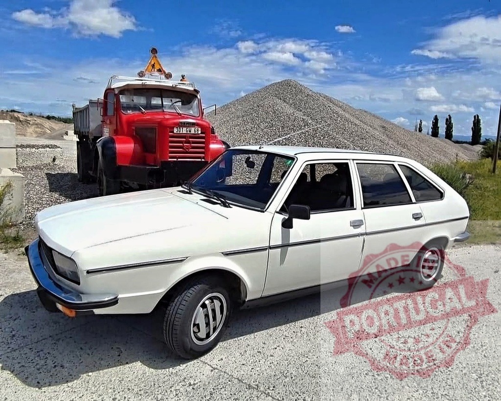 Renault 20 classic car and Berliet GAK truck at quarry | White vintage Renault 20 car parked in front of a red Berliet GAK truck and gravel piles - Realisiert mit Pictrs.com