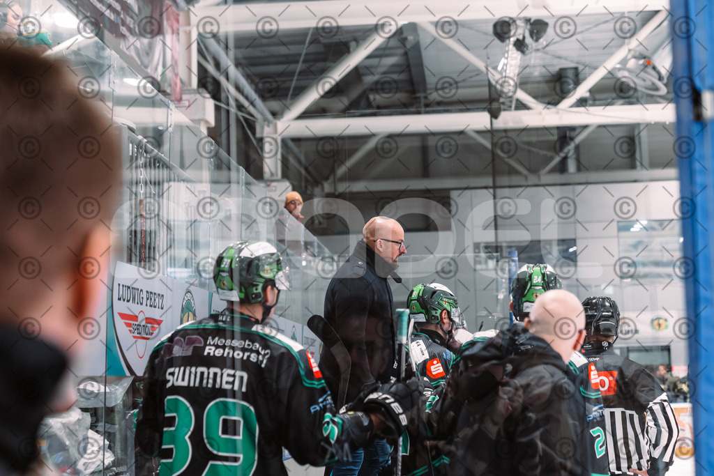 Alligators_vs_Stuttgart_16_11_2025-60 | Höchstadt Alligators Fotogalerie: Eishockey-Action aus Franken. Professionelle Spielfotos, Portraits & Stadionbilder zum Download. Jetzt entdecken! - Realisiert mit Pictrs.com