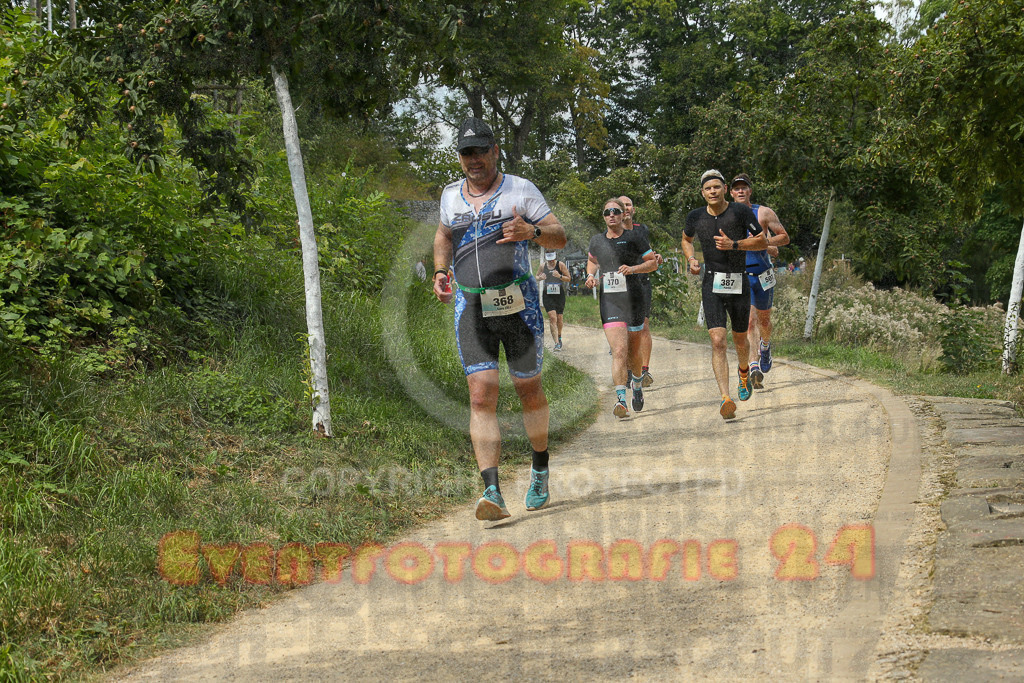 250824_1343_EX1_3380 | Sportfotografie im Rhein-Sieg Kreis, Köln, Bonn, NRW, Rheinland Pfalz, Hessen, etc. Unser Tätigkeitsfeld umfasst den Laufsport vom Volkslauf über den Marathon, Duathlon, Triathon bis zum Ultralauf wie Kölnpfad Ultra oder Schindertrail.