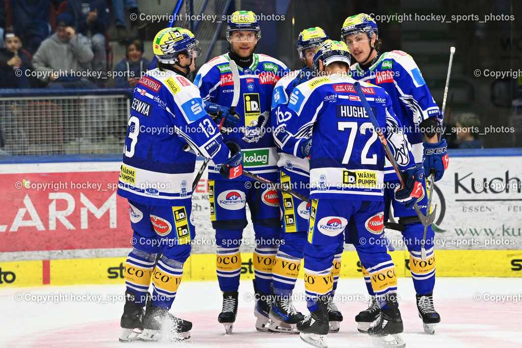 EC IDM Wärmepumpen VSV vs. Pioneers Vorarlberg | Jubel EC VSV Mannschaft, #72 John Hughes EC VSV, #13 Adam Helewka EC VSV, #26 Guus van Nes EC VSV, #22 Nikita Scherbak EC VSV, EC IDM Wärmepumpen VSV vs. Pioneers Vorarlberg, EC IDM WÄRMEPUMPEN VSV vs. Pioneers Vorarlberg am 03.10.2025 in Villach (Stadthalle Villach), Austria, (Photo by Bernd Stefan)