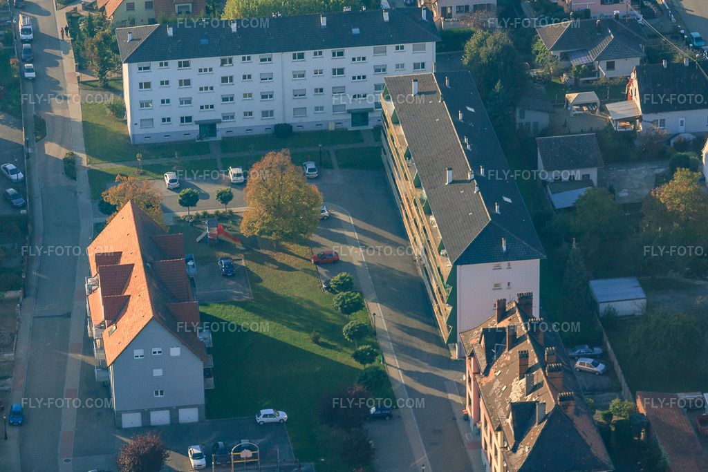 Aerial view: Rue Saint-Just le Martel in Lauterbourg in the state Bas-Rhin, France. – Photo: IMG_45997.jpg taken on 10/23/2011 by Werner Riehm/FLY-FOTO.com – Resolution of the original: 3781 x 2521 px