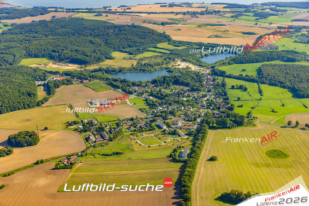 Luftbild der Stadt Zirkow - Das Luftbild wurde 2025 vom UL-Flugzeug heraus erstellt ( keine Drohnenaufnahme ) - Hochauflösende Luftaufnahme - für Wandbilder und großformatige Ausdrucke geeignet. Das besondere Geschenk!Hier alle&nbsp;Infos zur Lizenzierung der LuftaufnahmeWir fliegen auch dieses Jahr wieder in Ihre Region um Luftbilder zu erstellen.- Luftbild anfragen