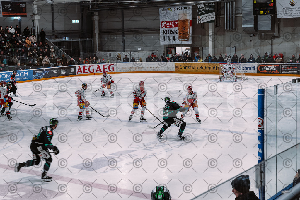 Alligators_vs_Deggendorf_30_11_2025-040 | Höchstadt Alligators Fotogalerie: Eishockey-Action aus Franken. Professionelle Spielfotos, Portraits & Stadionbilder zum Download. Jetzt entdecken! - Realisiert mit Pictrs.com