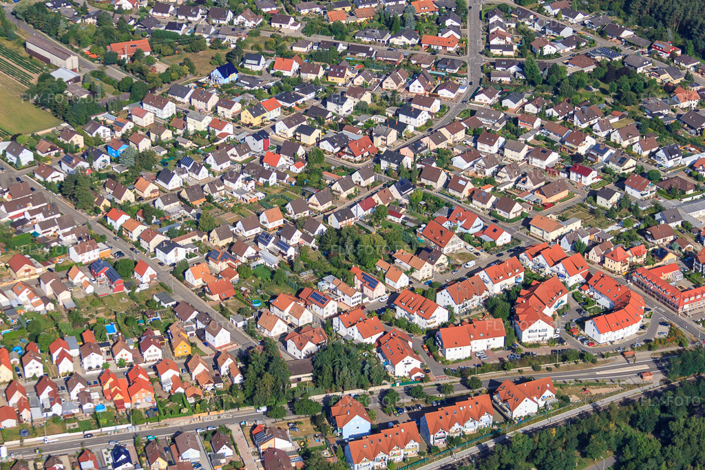 Luftbild: Pater-Bruno-Moos-Straße und Rübenstr im Ortsteil Sondernheim in Germersheim im Bundesland Rheinland-Pfalz in Deutschland. Foto: IMG_52297.jpg vom 19.08.2012 durch Werner Riehm/FLY-FOTO.de