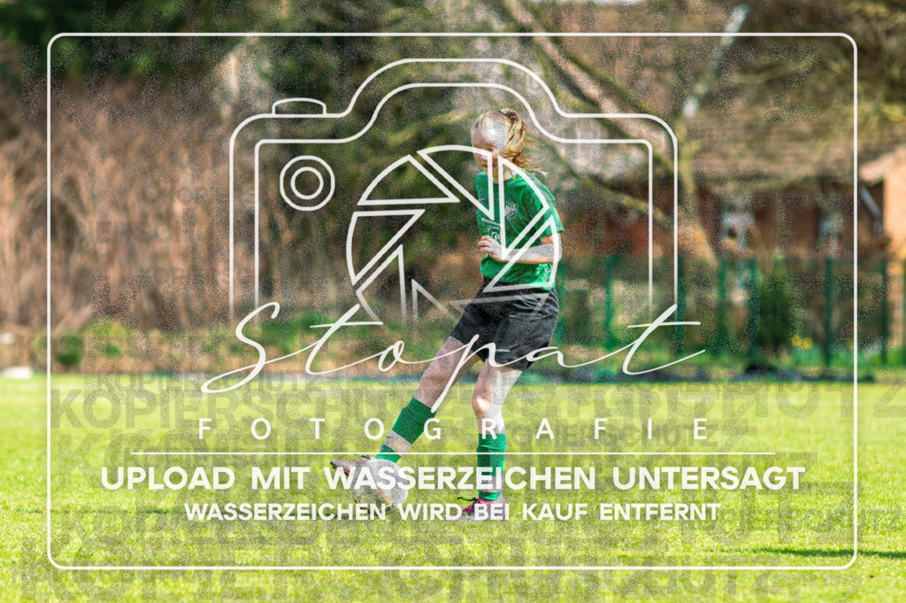 SGFTUS-1036 | Sophie Kruse (TuS Eversen-Sulze #03) beim Damen Kreisliga HK/CE Spiel zwischen SG Fulde und TuS Eversen-Sulze im Fulder Zentralstadion, Fulde (Simon Paul Stopat) - Realisiert mit Pictrs.com