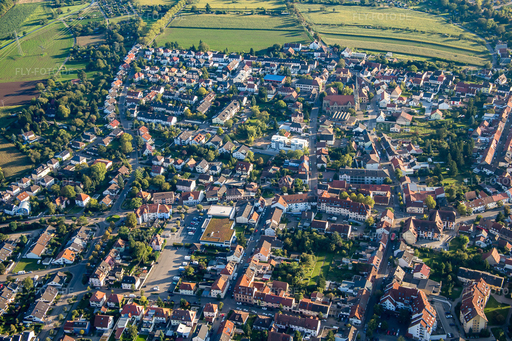Luftbild: Ortsansicht der Straßen und Häuser der Wohngebiete in Brühl im Bundesland Baden-Württemberg in Deutschland. Foto: IMG_073038.jpg vom 23.09.2014 durch Werner Riehm/FLY-FOTO.de