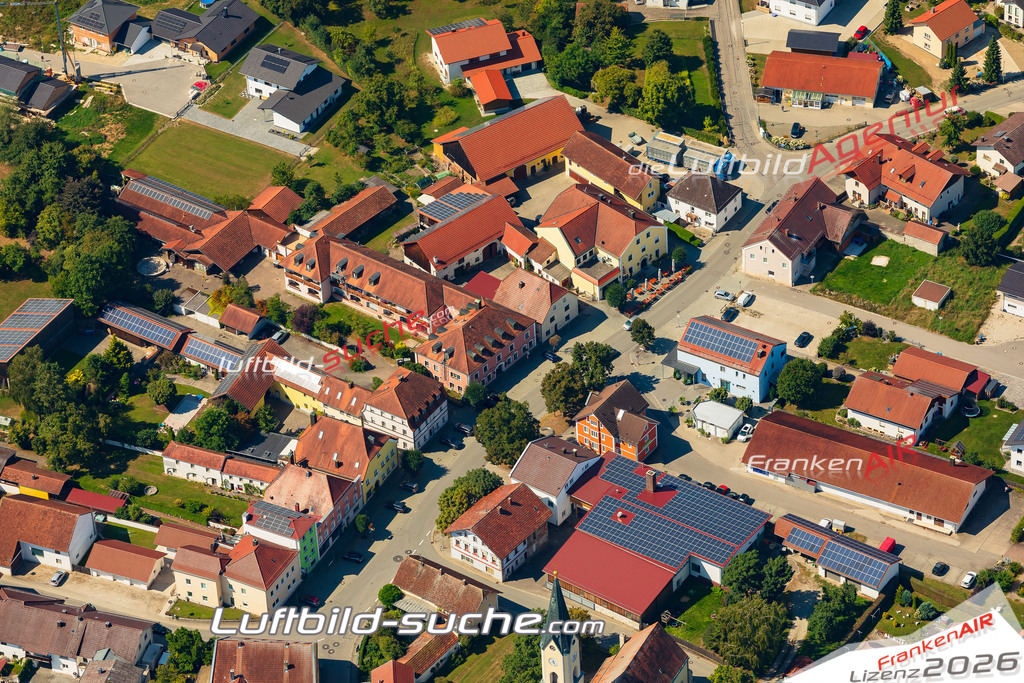 Klassische Luftaufnahme ohne Drohne zeigt:Oberindling bei Pocking - Die Luftbildaufnahme wurde 2025 vom UL-Flugzeug heraus erstellt ( keine Drohne ) - Hochauflösende Luftaufnahme -Nicht vergleichbar mit Google Maps oder Satelittenbilder- Die Geschenkidee !Mit Lizenz und Bildrechte bestellbar
