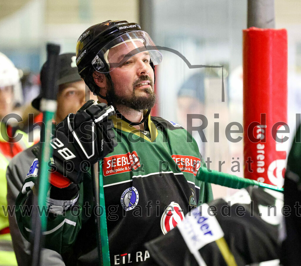 2022-09-23_105_TSV_Erding_gegen_EV_Fuessen | Erding, Deutschland, 23.09.2022:
Eishockey, Bayernliga 2022 / 2023, Testspiel, TSV Erding gegen EV Füssen, Endergebnis: 1:3

Rudolf Lorenz (Erding Gladiators, #91)

Foto: Christian Riedel / fotografie-riedel.net