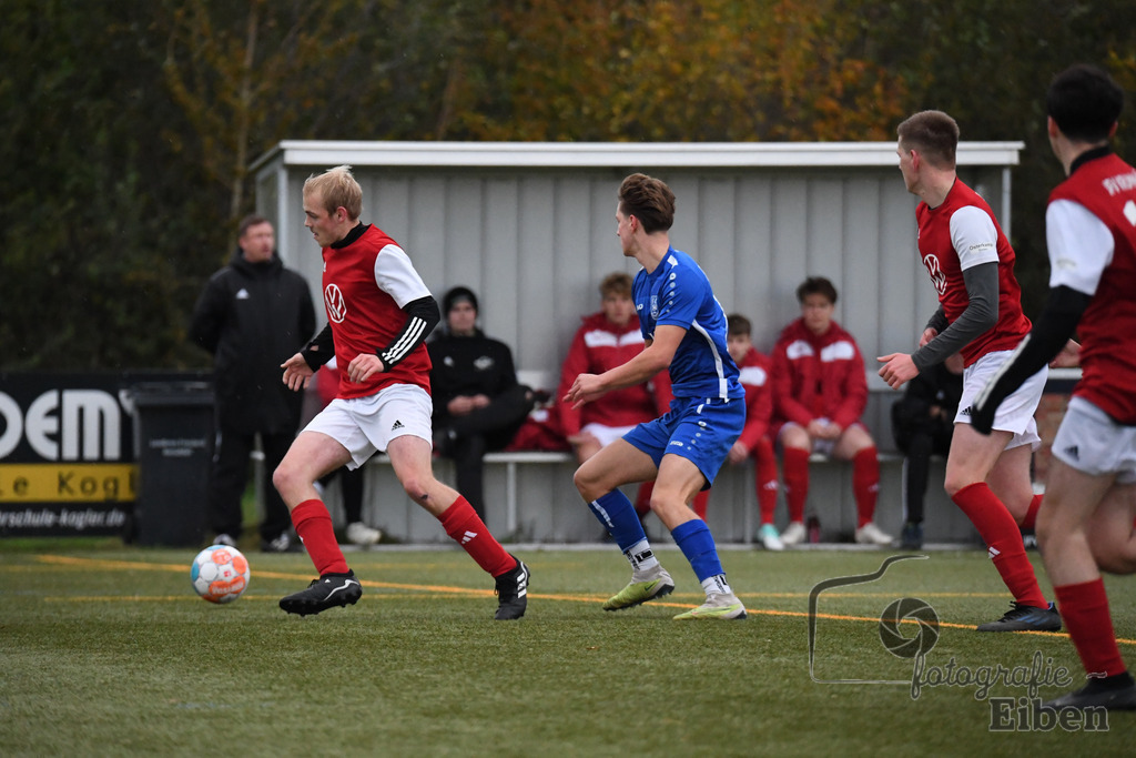 FC Rastede-JFV Krummhörn | A-Junioren Landesliga; FC Rastede (blau)-JFV Krummhörn am 04.11.2023; in Rastede (Sportanlage Köttersweg), Photo: Philip Eiben 2023 - Realisiert mit Pictrs.com