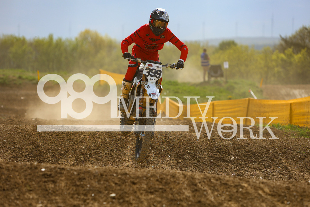 5E6A1624 | 989 MEDIAWORK
