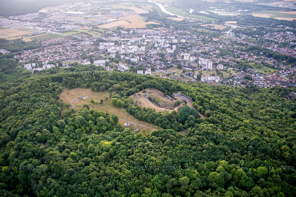 Aerial view: Bunker/Fort N of Toul in Toul in the state Meurthe et Moselle, France. – Photo: IMG_083468.jpg taken on 07/13/2015 by Werner Riehm/FLY-FOTO.com – Resolution of the original: 5472 x 3648 px