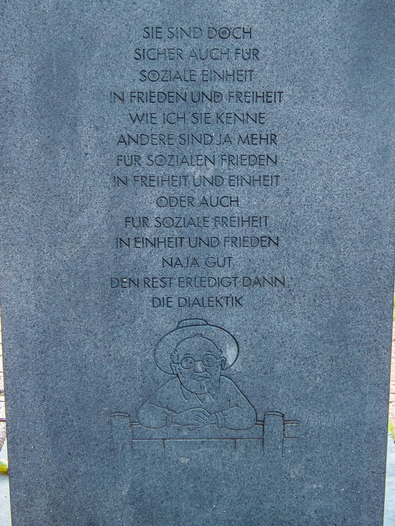 02HannsDieterHuesch_Denkmal_RS_04 | Bildergalerie von Sport-Ereignissen aber auch von weiteren spannenden Dingen - nicht nur vom Niederrhein. In Anlehnung an den bekannten Spruch von Hanns Dieter Hüsch heißt das Motto: "Niederrhein ist überall".  - Realisiert mit Pictrs.com