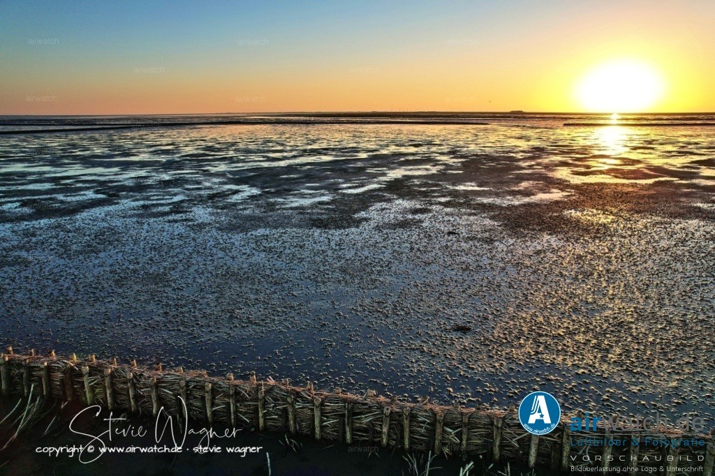 Landgewinnung & Küstenschutz in Nordfriesland | Entdecken Sie atemberaubende Luftbilder und Fotografien auf airwatch.de - Tauchen Sie ein in eine Welt voller faszinierender Aufnahmen aus der Vogelperspektive.