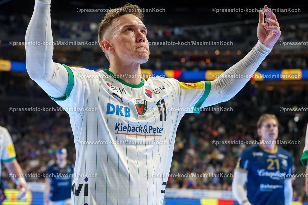 xSSCx19042602015 | 19.04.2026, xsscx, Handball, DHB-Pokal Lidl Final4, Spiel um Platz 3, TBV Lemgo-Lippe - SC Magdeburg, Saison 2025 / 2026 Herren, Lanxess Arena, Köln: Lasse Andersson (Füchse Berlin #11) feuert die Fans an Photo: xSandraxScherningxPressefotoKochx