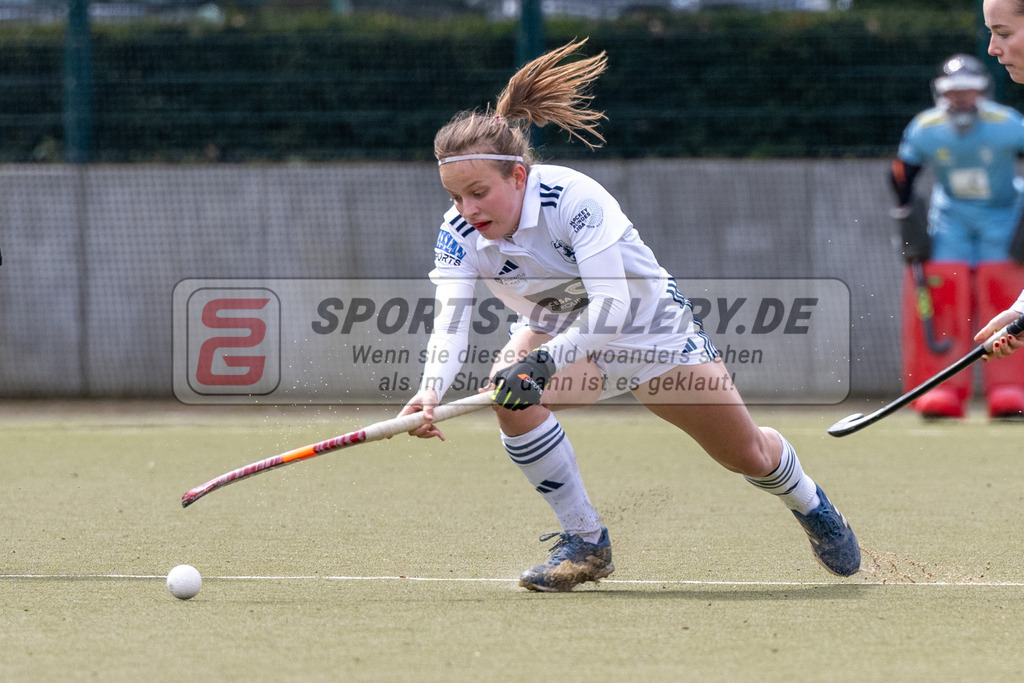 SFE_20240421_0082 | Düsseldorf, Deutschland, 21.04.2024:  in Aktion waehrend des Spiels der Feldhockey 1. Bundesliga Damen zwischen Düsseldorfer HC - Münchener SC im Düsseldorfer Hockeyclub 1905 e.V. am 21.04.2024 in Düsseldorf, Deutschland. (Foto von Stephan Fehrmann)

Düsseldorf, Germany, 21.04.2024:  in action during the game of Feldhockey 1. Bundesliga Damen between Düsseldorfer HC - Münchener SC in Düsseldorfer Hockeyclub 1905 e.V. at 21.04.2024 in Düsseldorf, Deutschland. (Foto von Stephan Fehrmann)