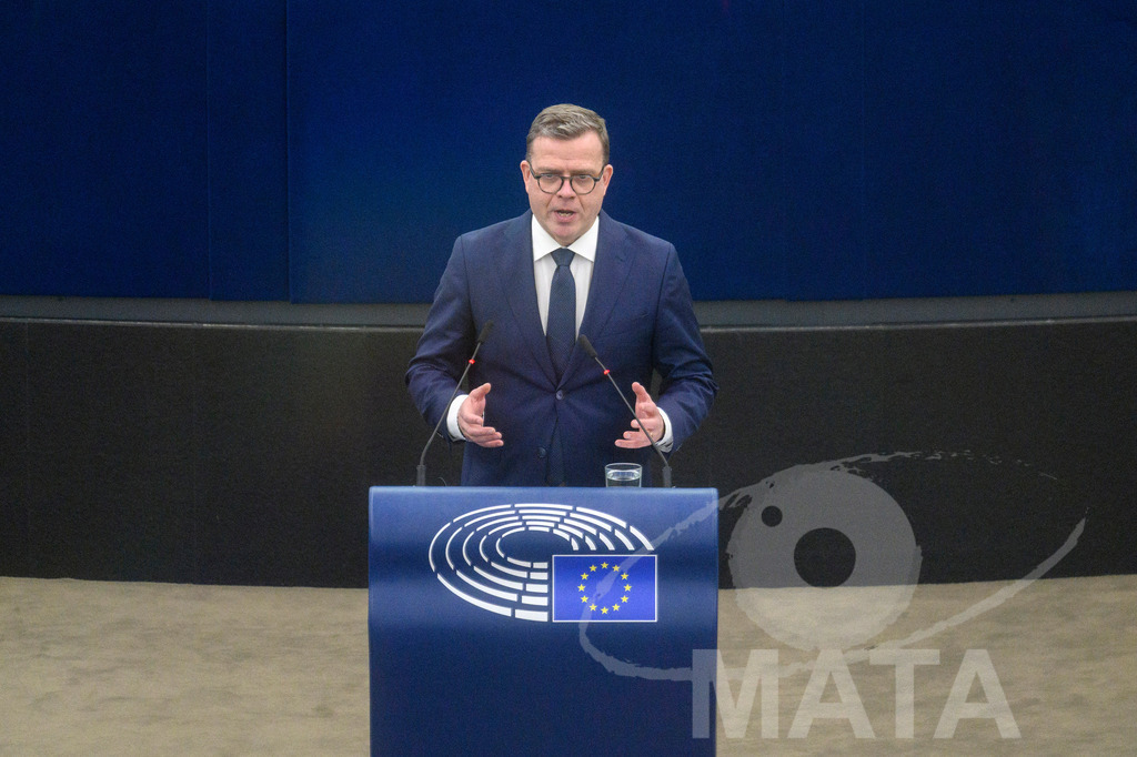 _DWI6408 | Finnischen Premierminister Petteri Orpo spricht vor dem Parlament im Plenarsaal des Europäischen Parlaments. Straßburg, 13.03.2024 - Realisiert mit Pictrs.com