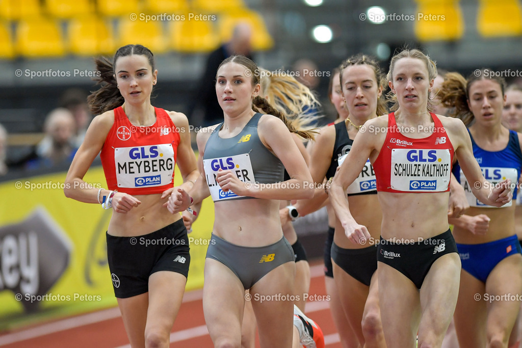 DM Halle 2026_Samstag-05 | 28.02.2026, xkaix, Leichtathletik Deutsche Meisterschaften Halle 2026,  v.l. Lotte Meyberg (TSV Bayer o4 Leverkusen), Lera Miller (VfL Löningen), Kerstin Schulze Kalthoff (LG Brillux Münster) - Realisiert mit Pictrs.com