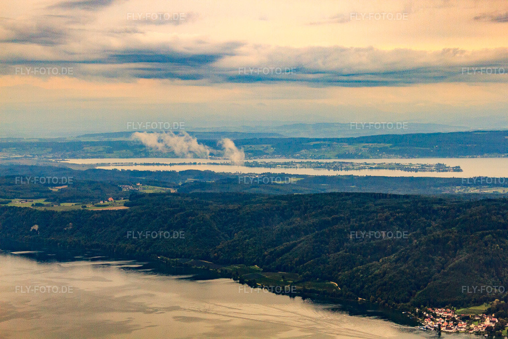 Luftbild: Blick bis zur Reichenau im Ortsteil Bodman in Bodman-Ludwigshafen im Bundesland Baden-Württemberg in Deutschland. Foto: IMG_71847.jpg vom 31.08.2014 durch Werner Riehm/FLY-FOTO.deAuflösung des Originals: 4752 x 3168 px