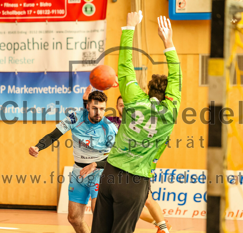 2024-01-28_023_SpVgg_Altenerding_II_gegen_HSG_Schwab-kirchen | Erding, Deutschland, 28.01.2024:
Handball, Bezirksklasse Männer Staffel Süd West 2023 / 2024, 9. Spieltag, SpVgg Altenerding gegen HSG Schwab/kirchen, Endergebnis: 30:24

Maximilian Gries (HSG Schwab/kirchen, #3), Lukas Nowack (SpVgg Altenerding, #24)

Foto: Christian Riedel / fotografie-riedel.net