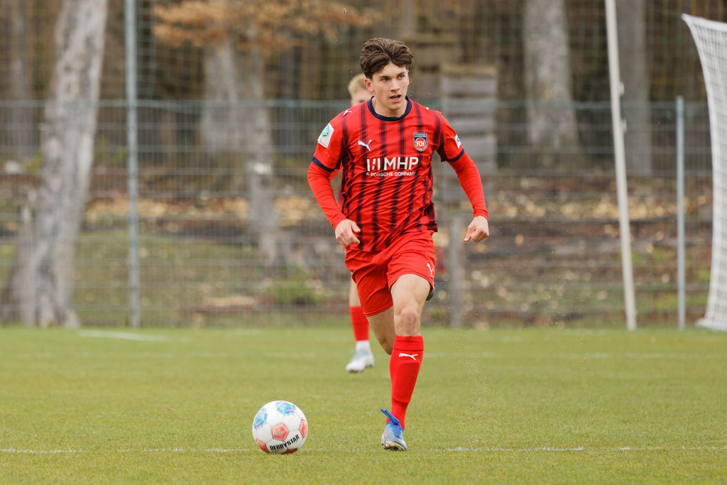 20260412-FCHS04_017 | 1.FC Heidenheim 1846 vs. FC Schalke 04, Fußball, U19, A-Junioren, NWL, U19-DFB-Nachwusliga, 2025/2026, 8. Spieltag, 12.04.2026 in Heidenheim, Walter-Birkhold-Jugendstadion (Foto: Michael Bulling) - Realisiert mit Pictrs.com