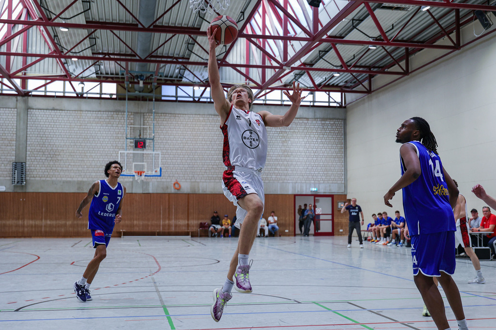 Regio Test BAYER GIANTS vs EN Baskets Schwelm-20 | Fotos von Basketballspielen aus dem Raum NRW fotografiert von Gero Mueller-Laschet und Daniel Schaefer - Realized with Pictrs.com