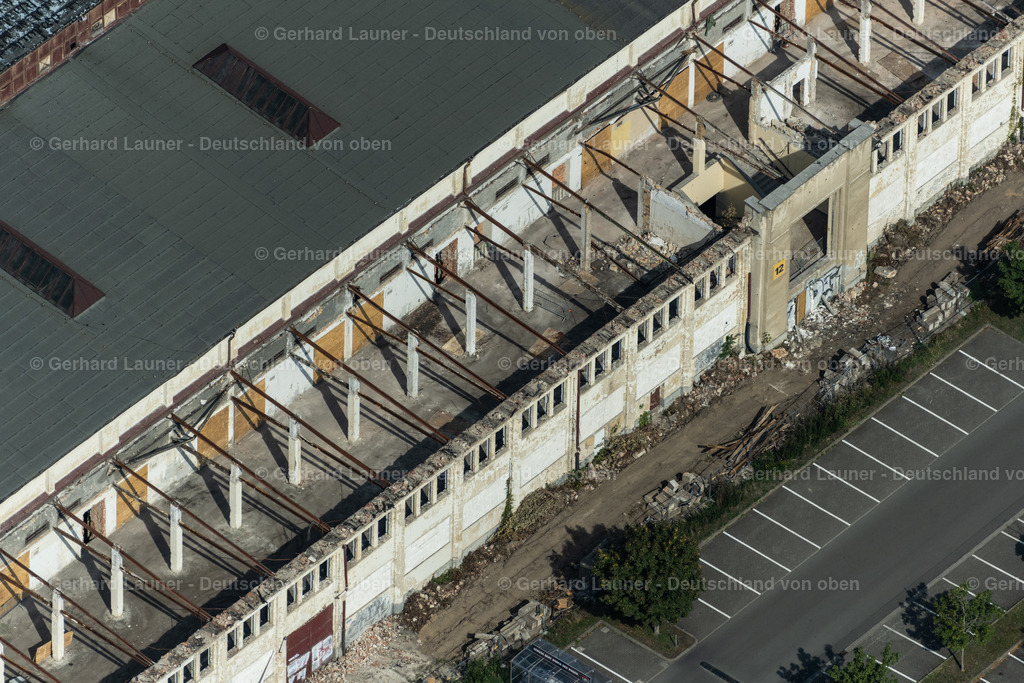 4039347 | LEIPZIG 14.09.2020 Abgerissene Fassaden am ehemaligen Sowjetischen Pavillon Messehalle 12 Achilleion an der Baustelle zum Neubau des Funktions- und Archivgebäudes Stadtarchiv im Ortsteil Zentrum-Südost in Leipzig im Bundesland Sachsen, Deutschland. Weiterführende Informationen bei: INP Ingenieure GmbH,  LESG Gesellschaft der Stadt Leipzig zur Erschließung, Entwicklung und Sanierung von Baugebieten mbH,  LEVG Leipziger Entwicklungs- u. Vermarktungsgesellschaft mbH &amp; Co. Grundstücks - KG,  Otto Heil Hoch- Tief- Ingenieurbau u. Umwelttechnik GmbH &amp; Co KG,  PFAU ARCHITEKTEN,  Peter Zirkel Gesellschaft von Architekten mbH,  Staupendahl &amp; Partner Bauplanungsgesellschaft mbH,  studio b1 - gebhard architekten. // Demolished facades of the former exhibition hall 12 Achilleion at the new building of the city archives in the district Zentrum-Suedost in Leipzig in the state Saxony, Germany. Further information at: INP Ingenieure GmbH,  LESG Gesellschaft der Stadt Leipzig zur Erschliessung, Entwicklung und Sanierung von Baugebieten mbH,  LEVG Leipziger Entwicklungs- u. Vermarktungsgesellschaft mbH &amp; Co. Grundstuecks - KG,  Otto Heil Hoch- Tief- Ingenieurbau u. Umwelttechnik GmbH &amp; Co KG,  PFAU ARCHITEKTEN,  Peter Zirkel Gesellschaft von Architekten mbH,  Staupendahl &amp; Partner Bauplanungsgesellschaft mbH,  studio b1 - gebhard architekten. Foto: Gerhard Launer