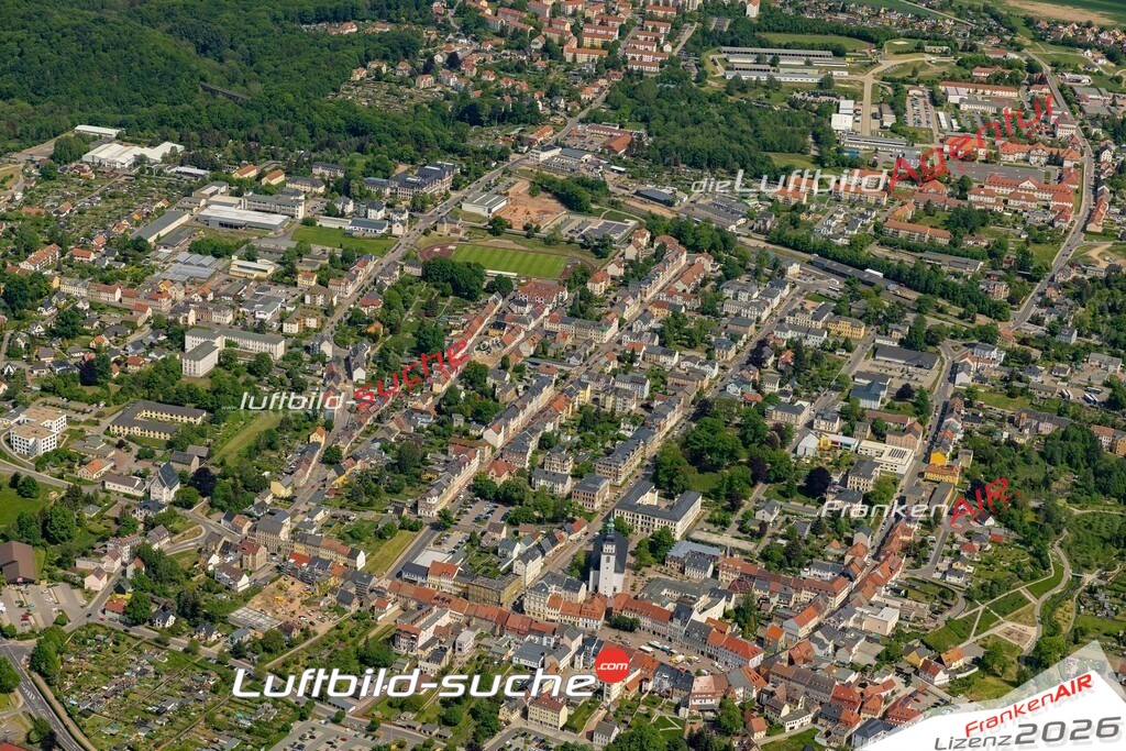 Das Luftbild der Stadt Frankenberg/Sa. wurde 2022 vom Flugzeug heraus erstellt (keine Drohnen-Aufnahmen) Aufnahmehöhe ca.450 Meter- hohe Bildauflösung und Druck-Qualität. Garantiert!