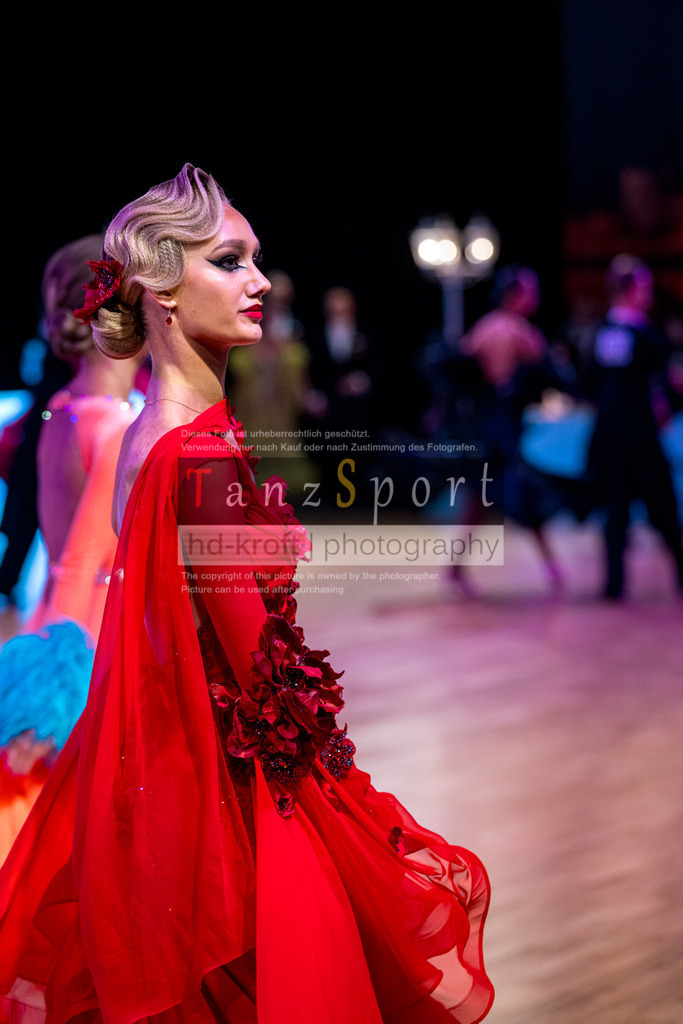 20251212_WDSF_World_Ch_Cup_RS-Std_1002-2 | Tanzsportbilder, Standardtanz, Lateintanz, WDSF, DTV, LTVB, dancecomp, goc, hessen tanzt, blaues band der spree, walzer, tango, wiener walzer, slowfox, quickstepp, samba, rumba, cha-cha-cha, paso doble. jive, hd-kroft photography, turniertanzsport