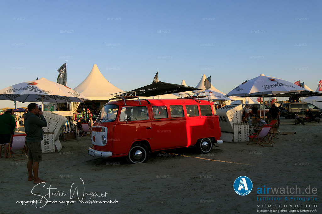 St.Peter-Ording Strand - Volkswagen VW T3 | Entdecken Sie atemberaubende Luftbilder und Fotografien auf airwatch.de - Tauchen Sie ein in eine Welt voller faszinierender Aufnahmen aus der Vogelperspektive.