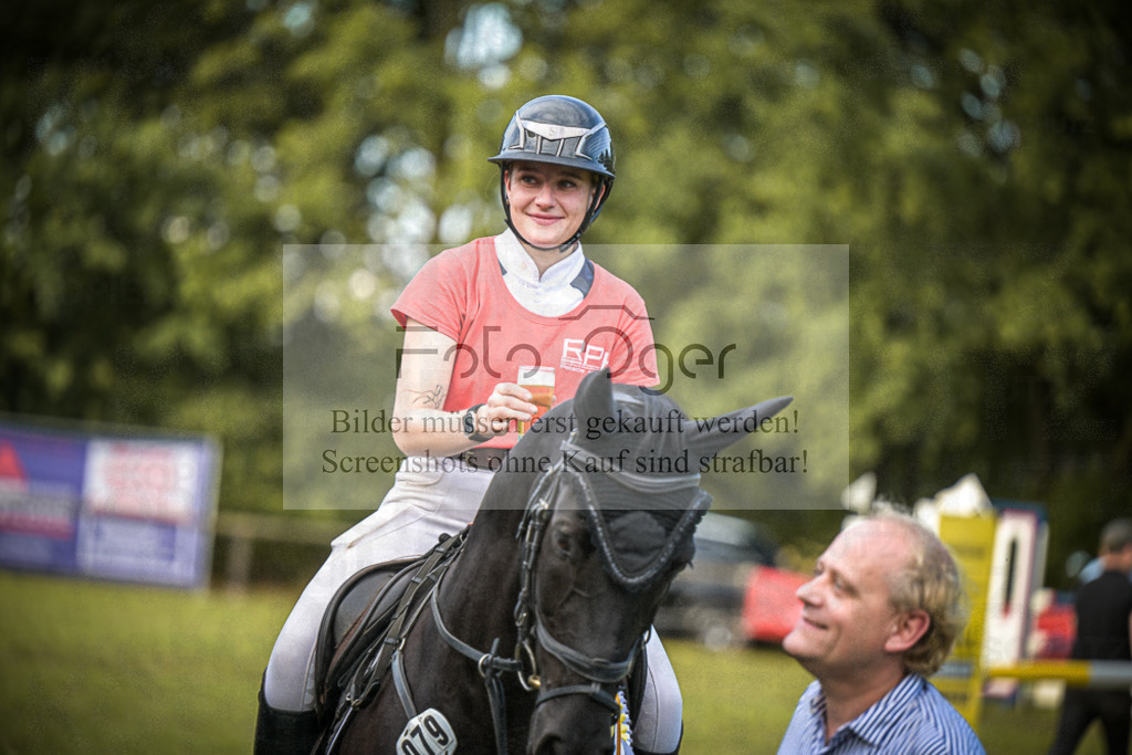 DOS_0120 | Entdecke hochwertige Reitturnierfotos von Foto Oger. Professionell, emotional und authentisch – jetzt Lieblingsmomente im Shop bestellen.Deutschlandweite Turnierfotografie. - Realisiert mit Pictrs.com
