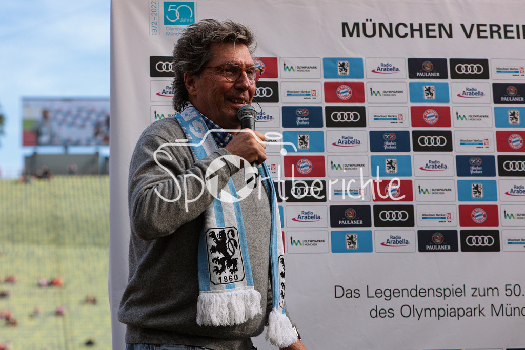 FC Bayern Muenchen - TSV 1860 Muenchen | 1860 Stadionsprecher Stefan Schneider in Aktion