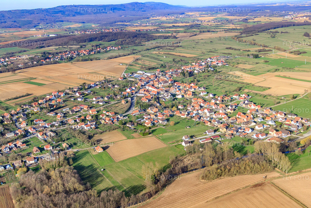 Vue aérienne: Vue de la ville depuis le sud-ouest à Gunstett dans le département Bas Rhin, France – .Photo: IMG_38713.jpg prise le 20/03/2011 par Werner Riehm/FLY-FOTO.eu – Résolution de l'original: 4752 x 3168 px