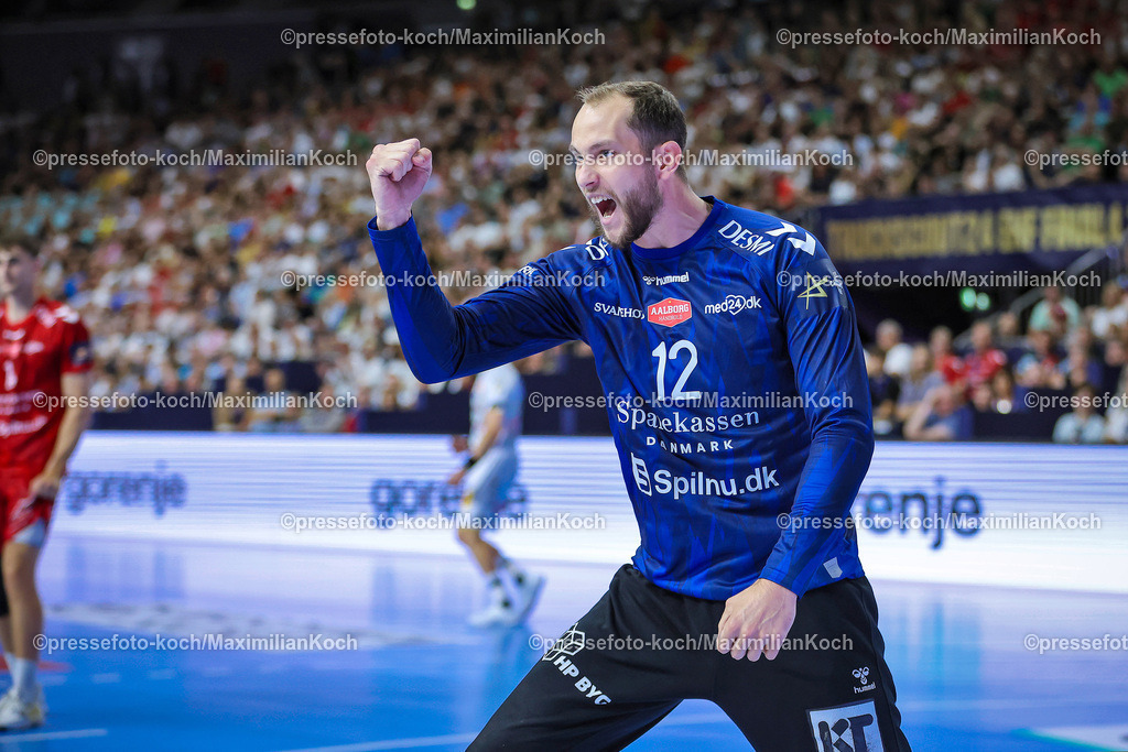 KoeEHF08062401182 | 08.06.2024, Köln, Handball, TruckScout24 EHF FINAL4, Machineseeker Champions League Men, Lanxess-Arena, Halbfinale, SC Magdeburg - Aalborg Handbold: Torhüter Fabian Norsten (Aalborg Handbold) gestikulierend